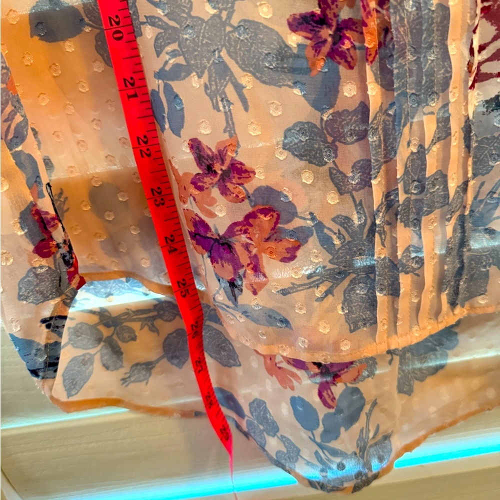 Beautiful Daniel Rainn blouse. - Picture 6 of 7